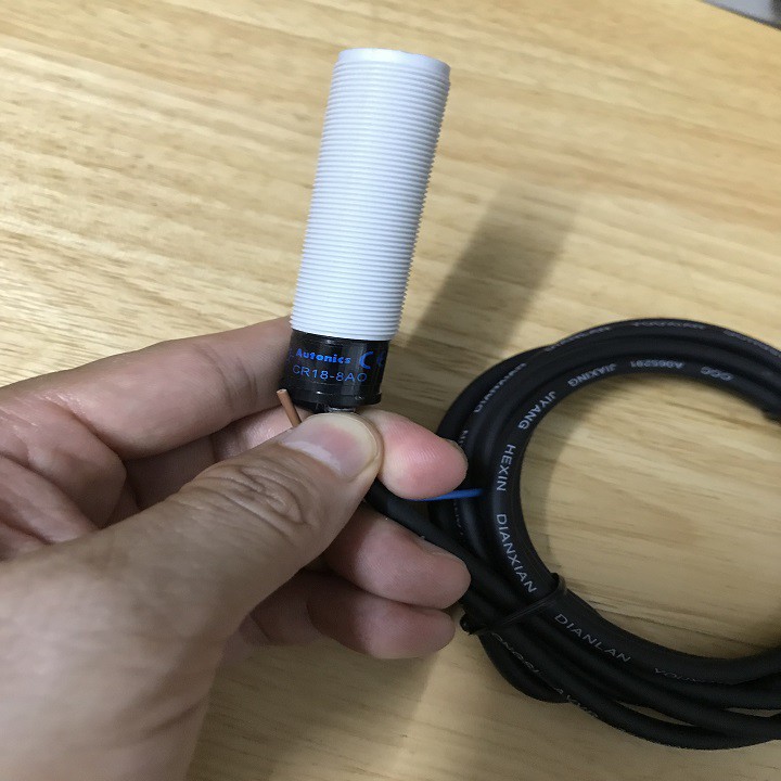 Cảm biến tiệm cận điện dung CR18-8AO