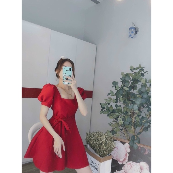 Đầm tay phồng cổ vuông có mút ngực, có túi Linh Htt