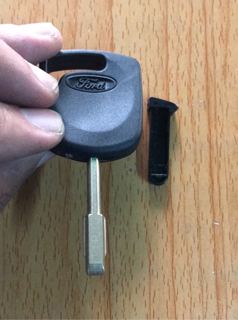 Vỏ chìa khoá xe FORD TRANSIT có hộc đựng chip từ