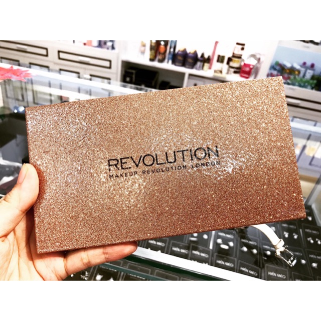 Bảng Phấn Mắt 24 Ô Revolution Life On The Dance Floor