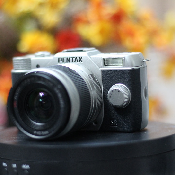 Máy ảnh Mirrorless Pentax Q10 kèm ống kính