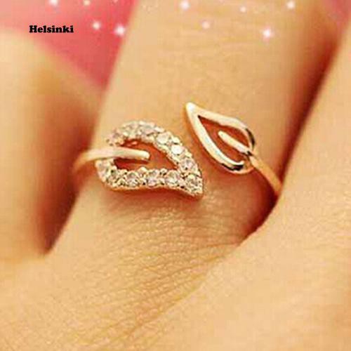 Nhẫn HìNh ChiếC Lá ĐíNh Pha Lê Sang TrọNg