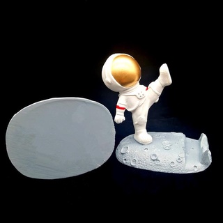 phi hành gia kèm giá đỡ điện thoại