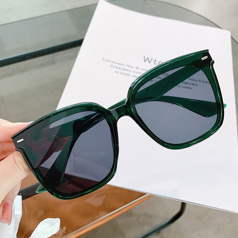 Kính Mát Chống Tia UV Mới Cho Cả Nam Và Nữ