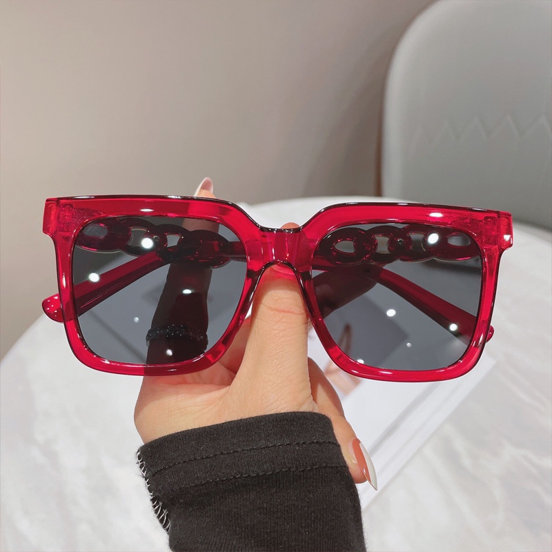 (HENGHA) New Fashion Oversized Frame Square Sunglasses Metal Chain Sunshade Sunglasses Women