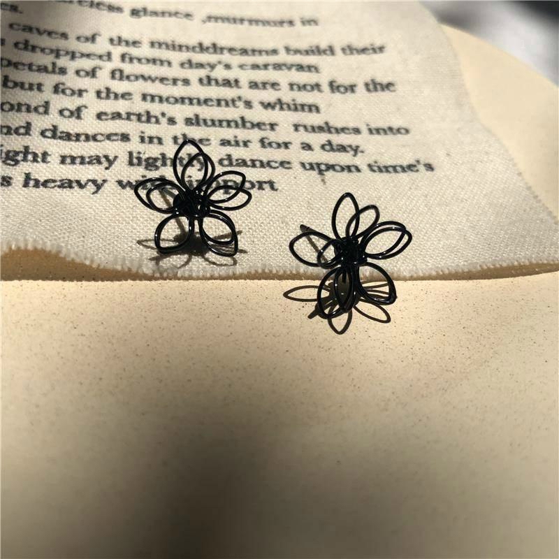 Bông Tai Hình Bông Hoa Màu Đen Phong Cách Hàn Quốc Dành Cho Nữ