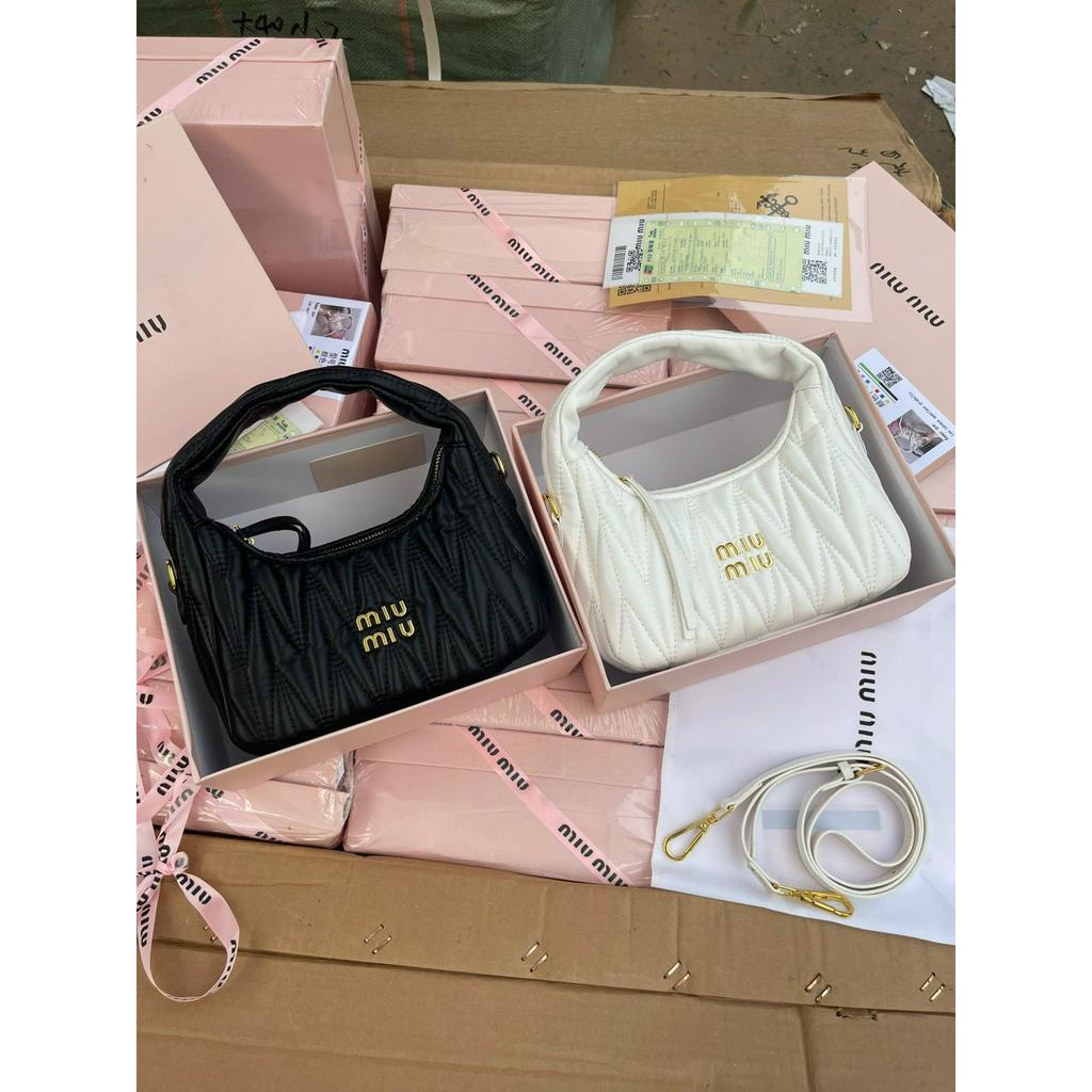 Túi xách miu miu da mềm size 20 hàng fullbox