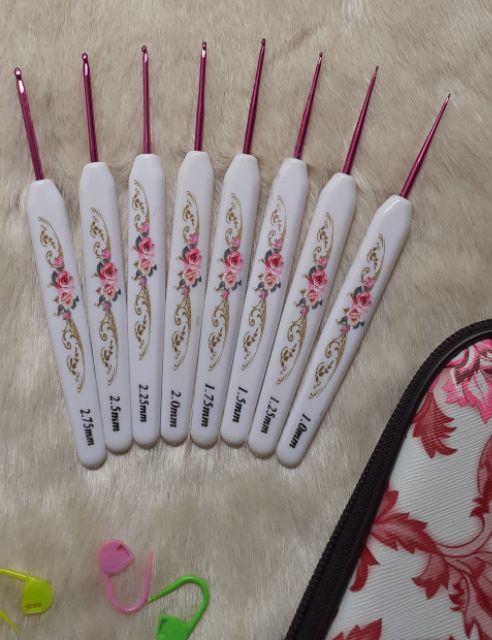 Bộ kim móc hoa tím