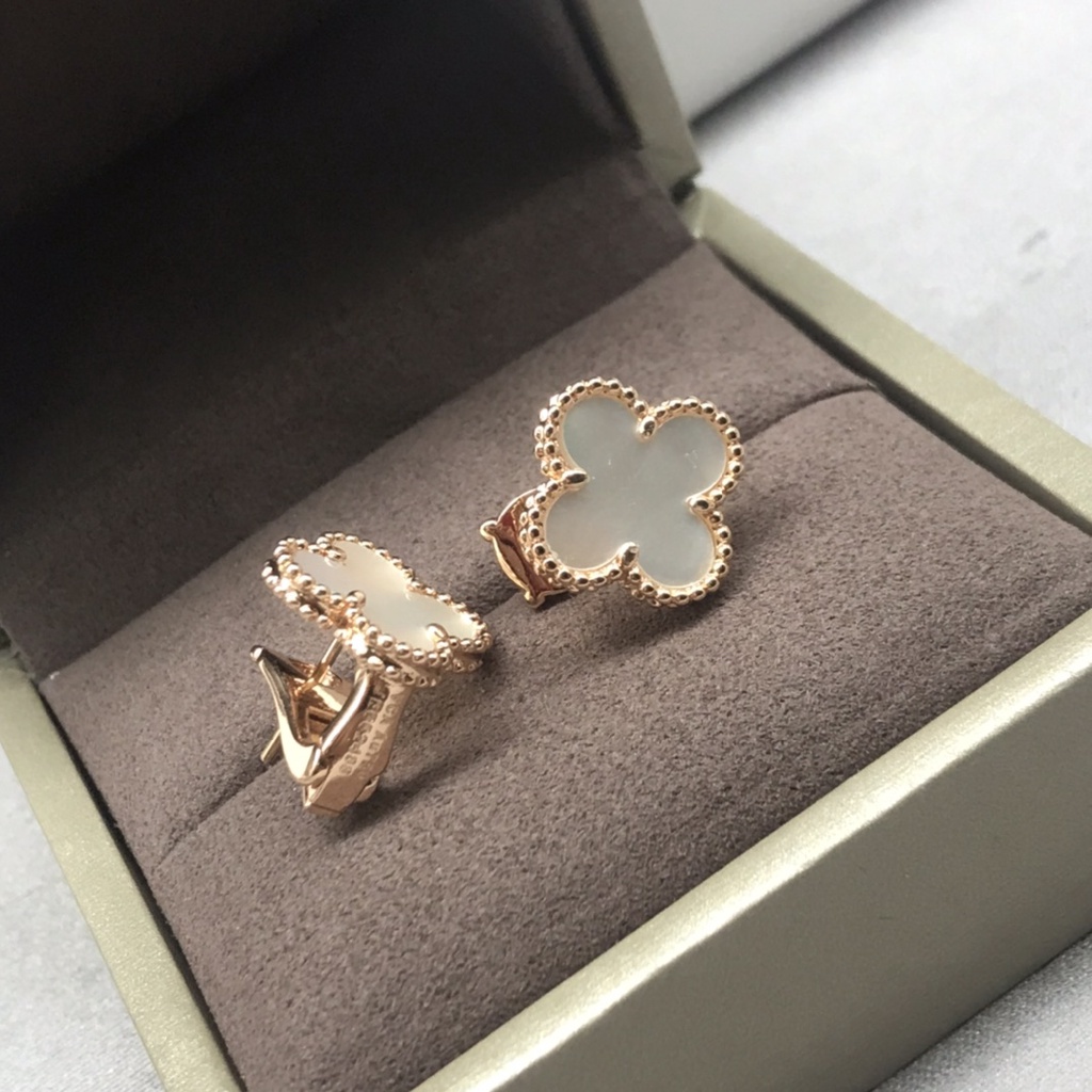 Bông Tai Hình Cỏ Bốn Lá Đơn Giản Thời Trang Cho Nữ