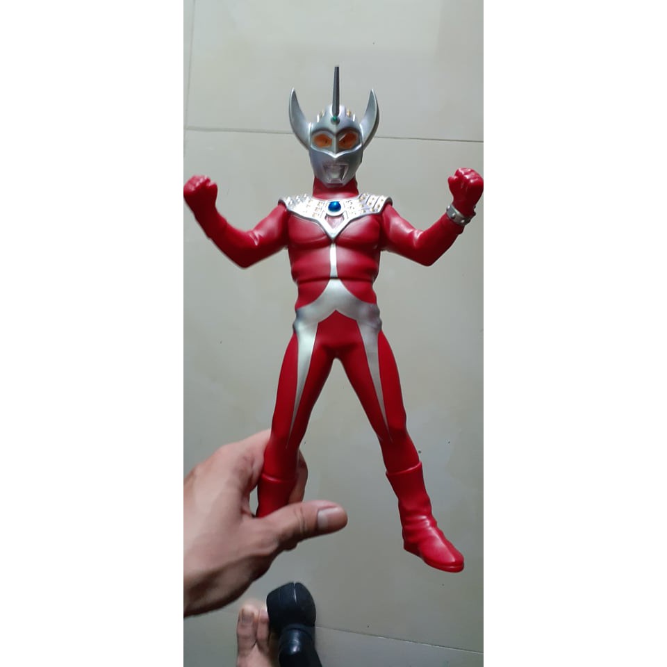Mô hình Ultraman Taro lớn