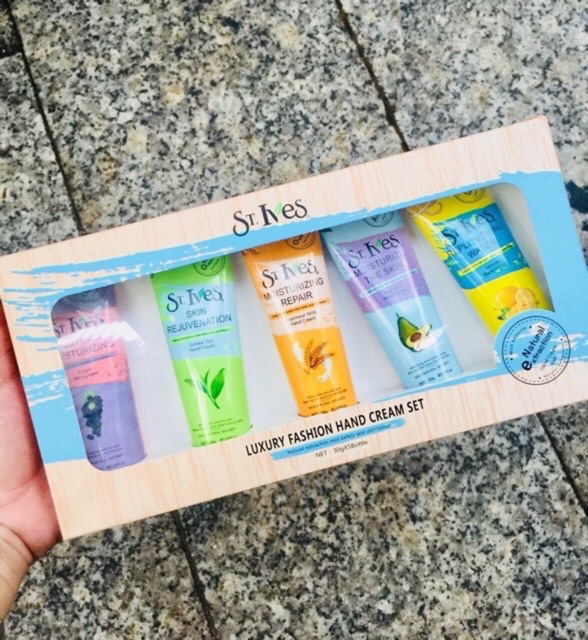 Kem dưỡng da tay hoa quả Stives Mild Natural 30ml