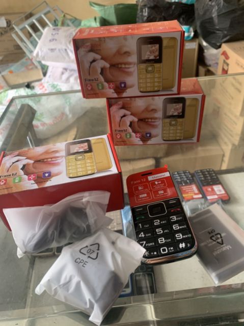 [Mã ELMS5 giảm 7% đơn 300K] Máy mới nguyên siu đóng hộp - điện thoại fami 12 ( chính hãng )) | BigBuy360 - bigbuy360.vn