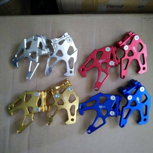 Bộ Khuyên Tai Móc Và Dây Xích Có Giá Đỡ Thông Dụng