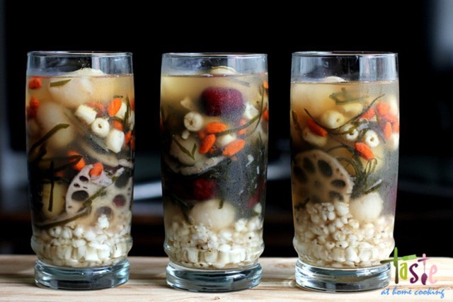 1Kg hạt sen khô + 1 gói trà cỏ ngọt thay thế đường/táo đen | BigBuy360 - bigbuy360.vn