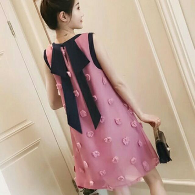 Đầm suông hoa nổi nơ lưng