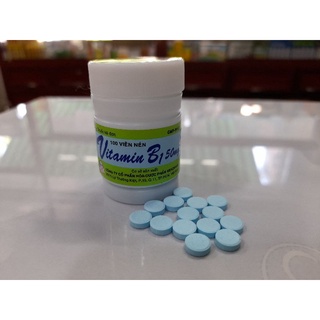 Vitamin B1(Thiamin nitrat).Lọ 100 viên màu xanh.Hộp 10 vỉ ×10 viên