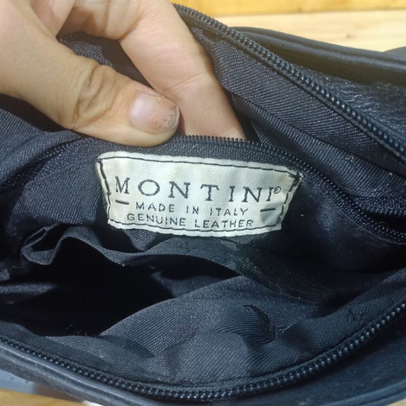 Túi đeo chéo da mềm secondhand 09040321