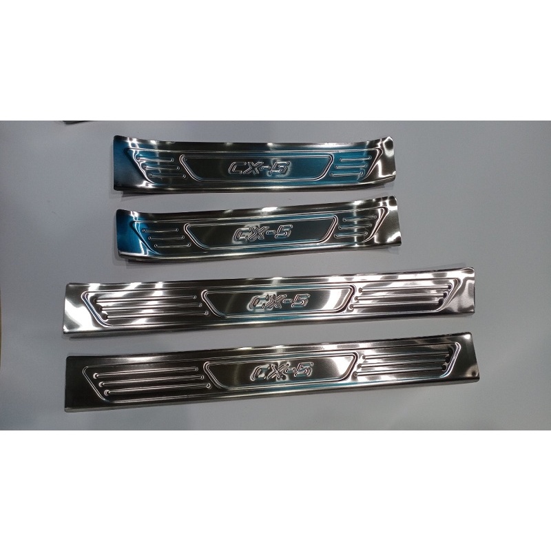 Ốp bậc cửa, nẹp bước chân mazda cx5  2018 2019 2020 2021 2022 .chất liệu inox