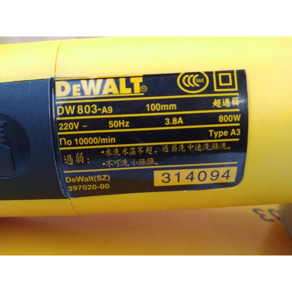 Máy cắt cầm tay dewalt 800w