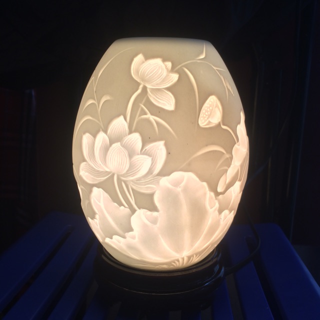 Đèn hoa sen cá chép khắc đế gỗ Bát Tràng