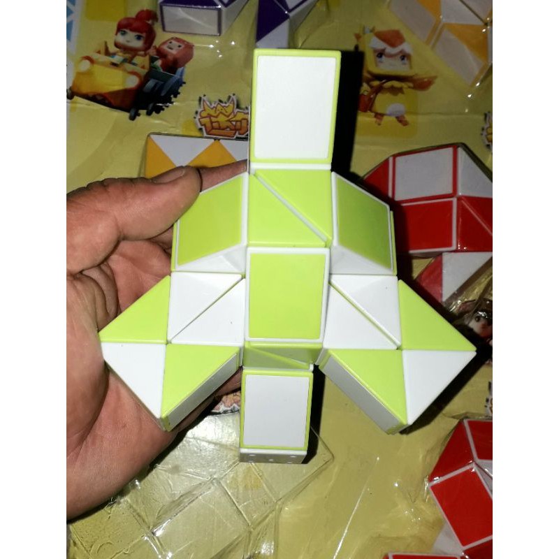 Một cái Rubik dài 24 Ô loại lớn bằng nhựa