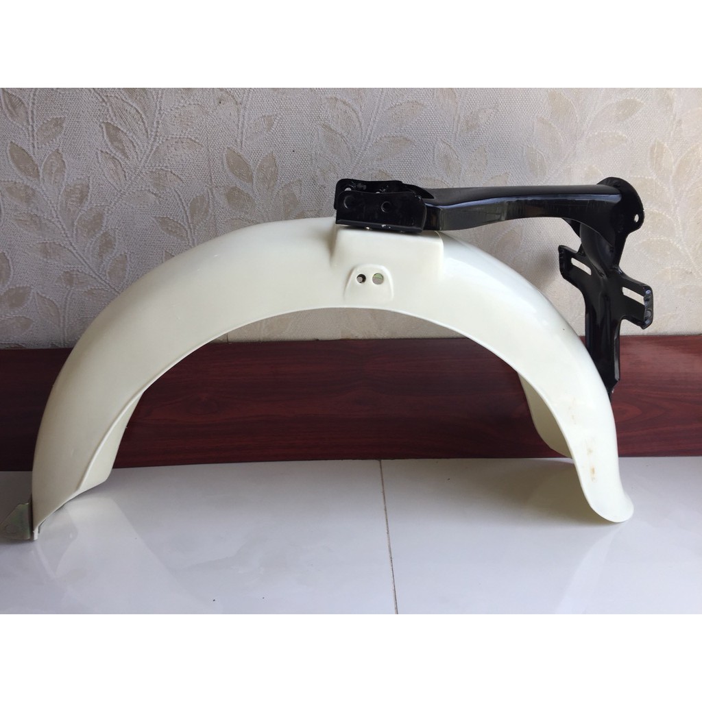 Dè sau bằng nhựa- màu vàng cho xe 67