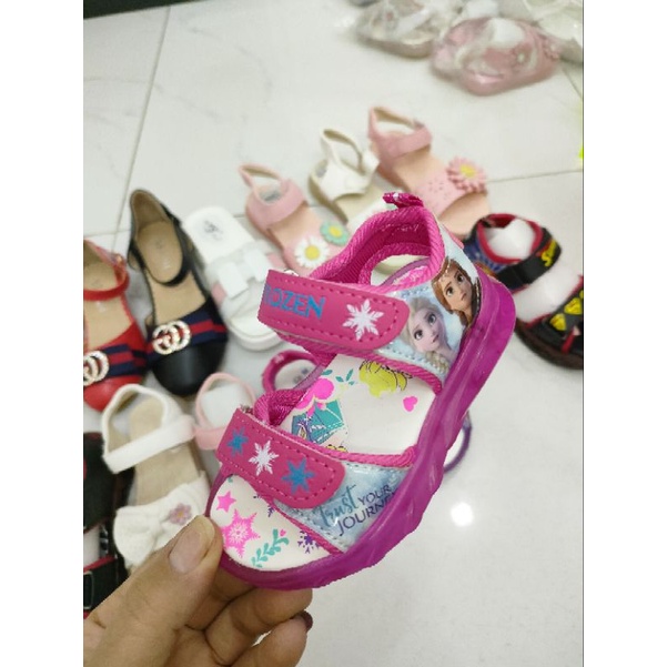 Giày,dép,sandal trẻ em