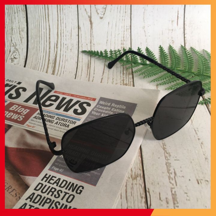 Mắt Kính Thời Trang Nữ Đen Huyền Phá Cách