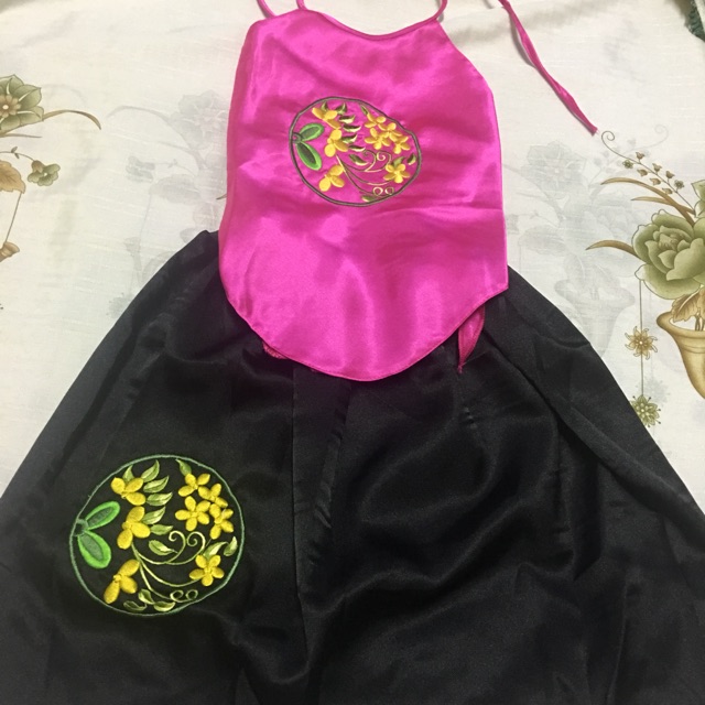 Yếm đào cho bé
