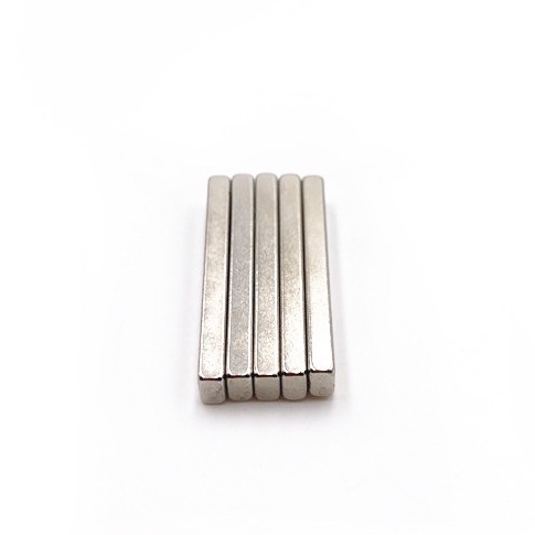 Nam châm 30x5x3mm dạng chữ nhật N42 MẠ NIKEN