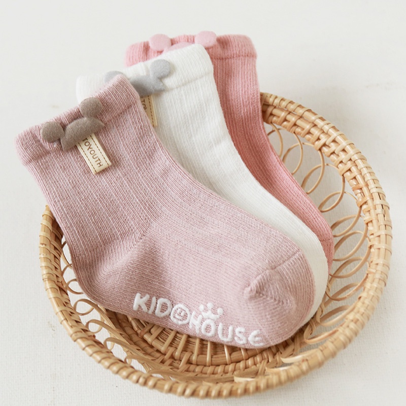 Set 3 đôi tất KokoroCare MH-24 thiết kế hình Mickey/Minnie chất liệu cotton chống trượt size M/L cho trẻ 1-5 tuổi