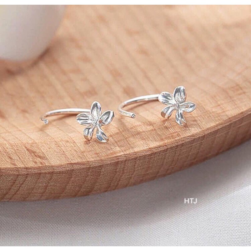 BÔNG TAI HOA DẠNG MÓC BẠC TA ĐEO XINH LẮM NHA