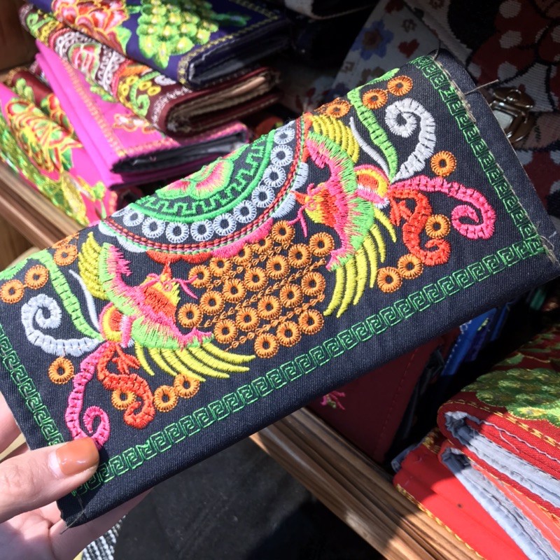 Ví thuê con công bằng vải