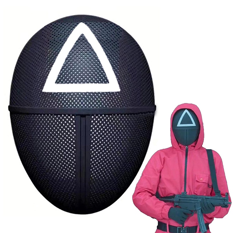 Mặt nạ nhựa màu đen dùng để hóa trang trong các bữa tiệc