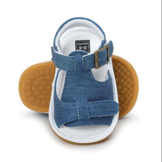 Combo sandal tập đi và mũ Batman cho bé 8 tháng