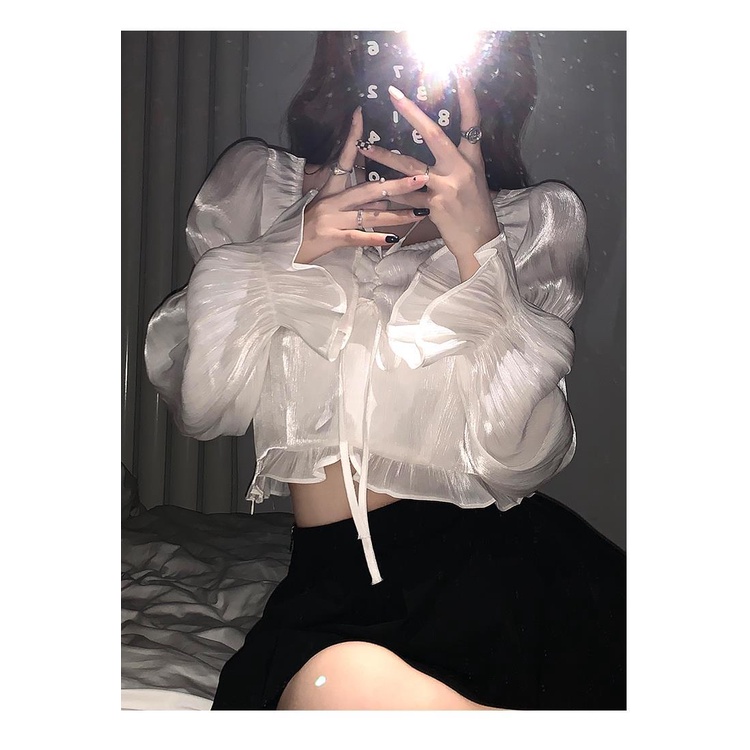 Áo sơ mi trơn tay phồng cổ vuông phối ren