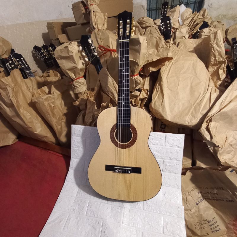 Đàn guitar classic S45 gỗ thông full phụ kiện. guitar tập chơi tại xưởng sản xuất