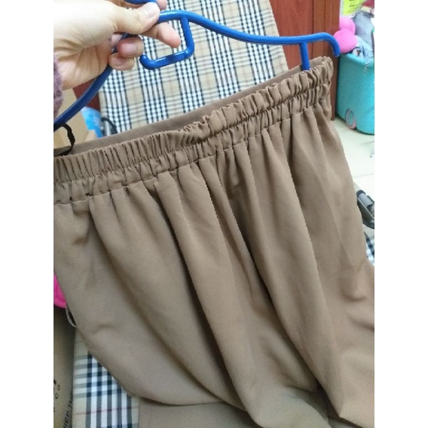 Quần váy xếp li màu nâu size S-M thanh lý