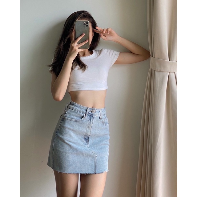 Chân váy jeans lai cắt rách nhẹ