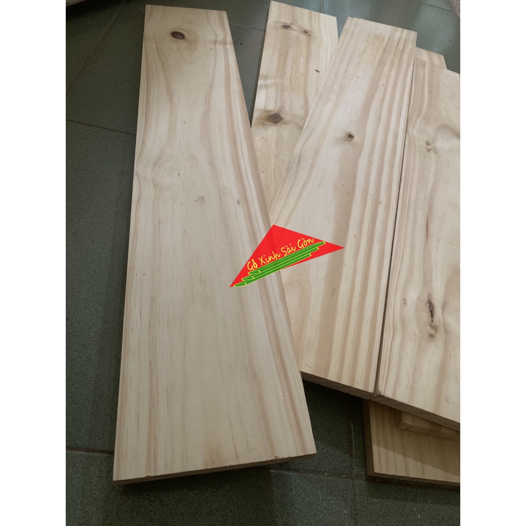 Gỗ thông tấm rộng 14cm,dài 60cm,dày 1.3cm được bào láng 4 mặt thích hợp làm kệ, trang trí,đóng vật dụng, ốp tường,...