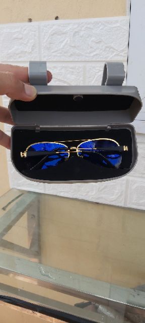 Hộp đựng Kính tiện lợi màu ghi xám gắn trên xe Ô tô