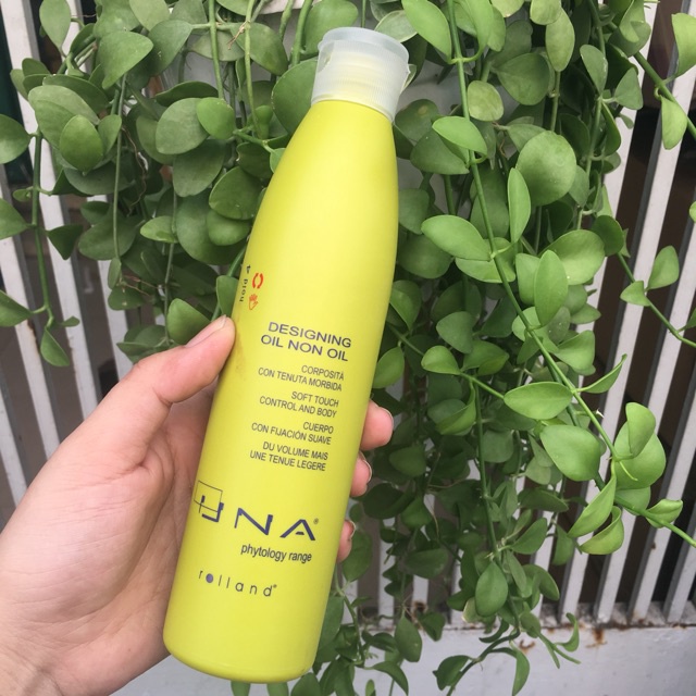 Gel dưỡng tạo kiểu chống cháy ROLLAND DESIGNING OIL NON OIL 250ML