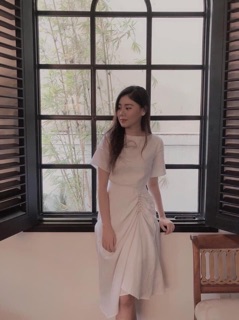 Đầm trắng nhún hông