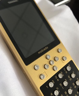 Điện thoại Mobiado 712 Gold