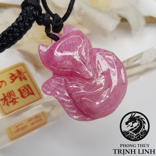 Vòng cổ cửu vỹ hồ ly hồng tròn ngồi xinh xắn