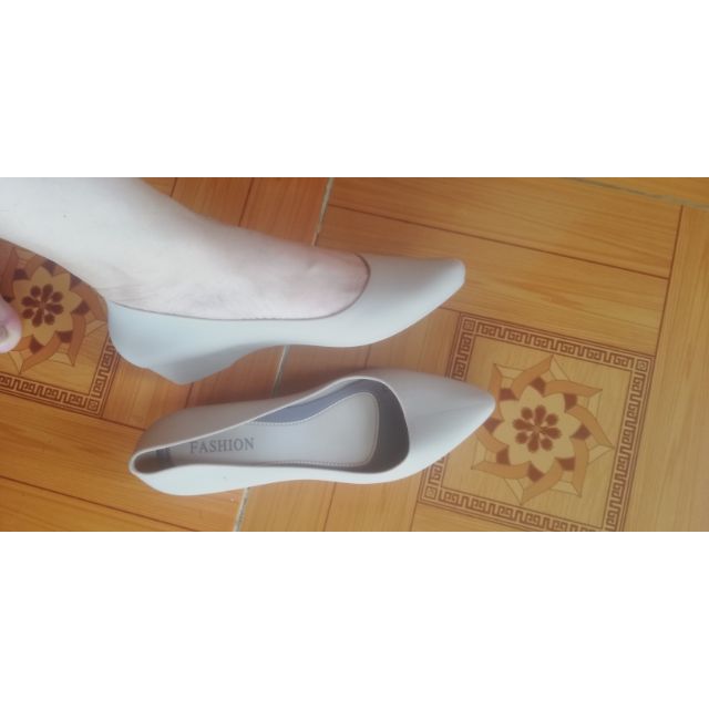 Giày cao su dẻo êm chân tuyệt đối