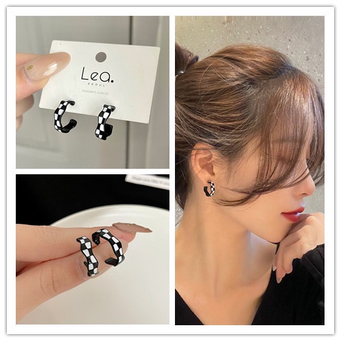 Khuyên Tai Dáng Chữ c Họa Tiết Bàn Cờ Trắng Đen Phong Cách retro Thời Trang Cho Nữ