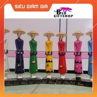 Tượng cô gái nữ sinh Việt nam
