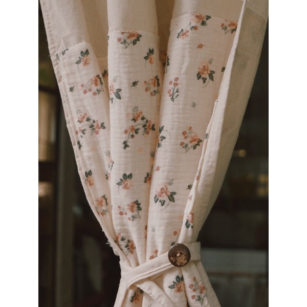 Rèm cửa thô mộc + Hoa xô muslin