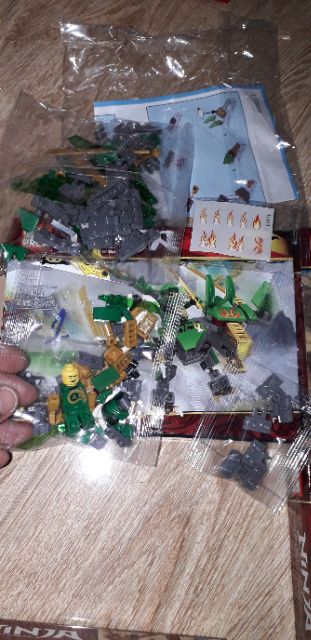 Lắp ráp LegoNinja rồng 61002 có trên 100 chi tiết bằng nhựa